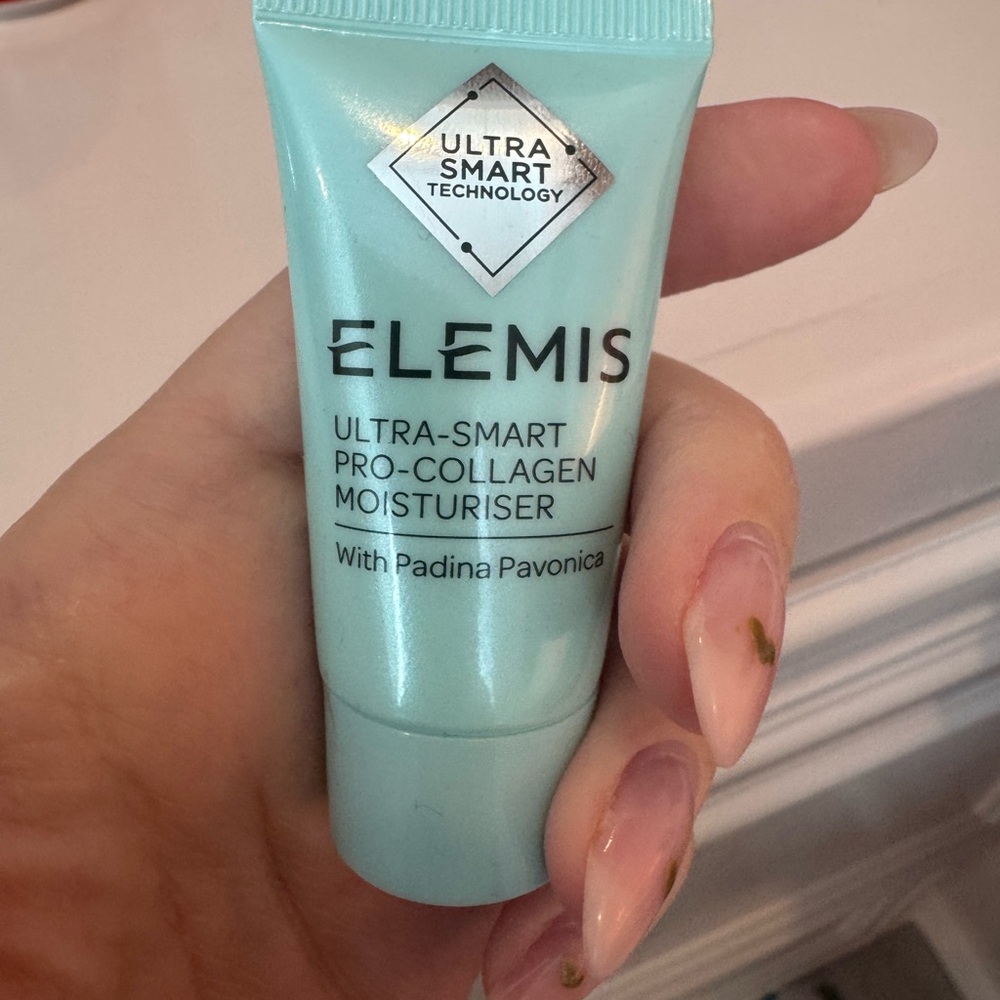 ELEMIS Skincare Set with Red Temperley London cosmetic case - Picture 8 of 15